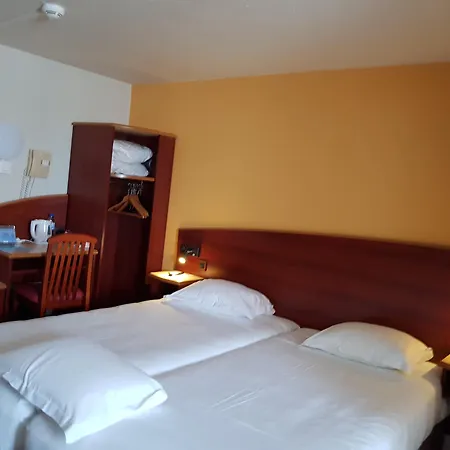 Comfort ホテル エタンプ