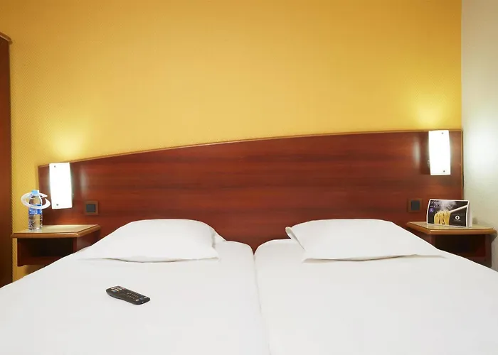 ホテル Comfort エタンプ